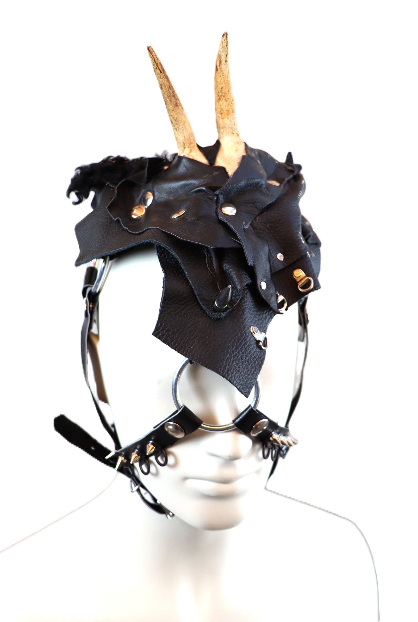 Kopfschmuck mit Hörnern