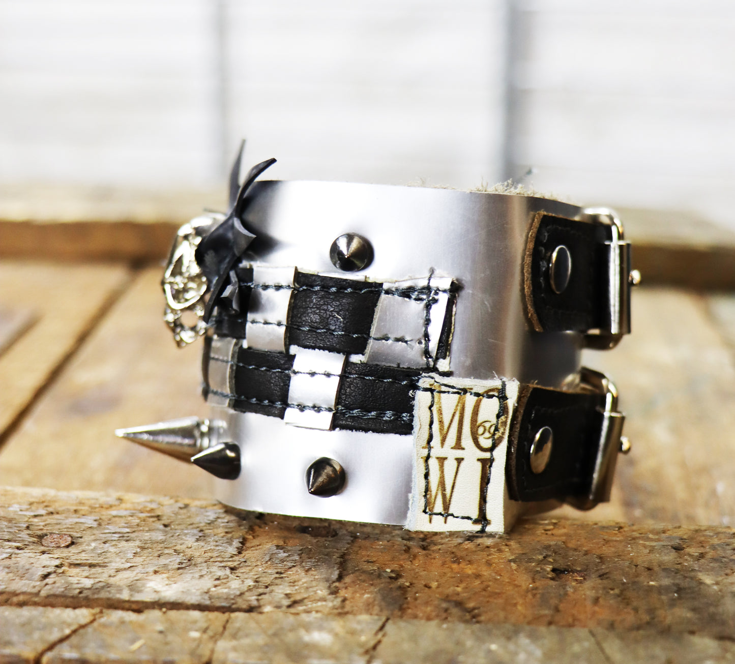 Lederarmband mit Totenkopf