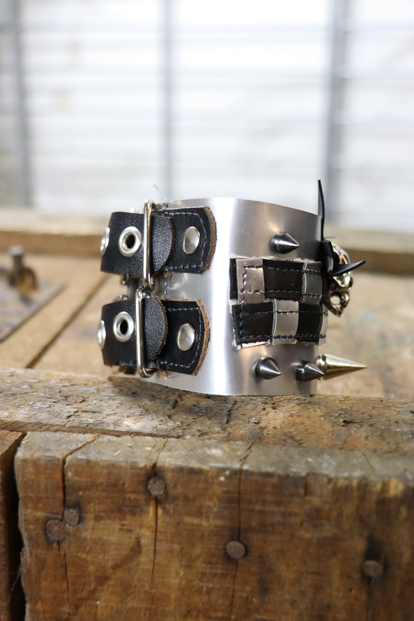 Lederarmband mit Totenkopf