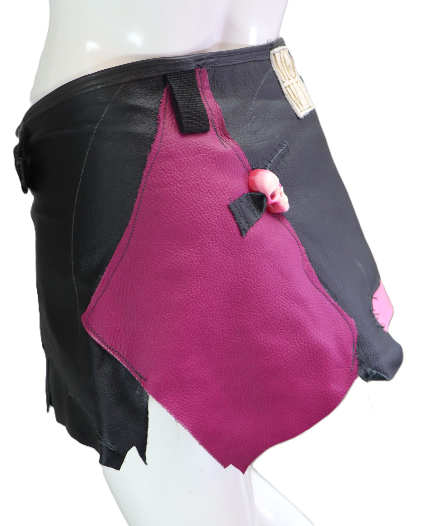 Lederrock pink mit Totenköpfe