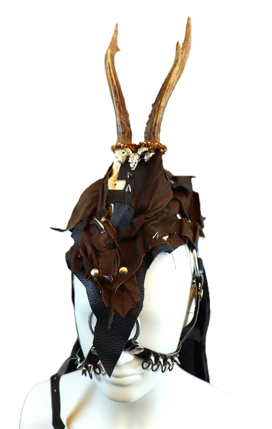 Kopfschmuck mit Geweih