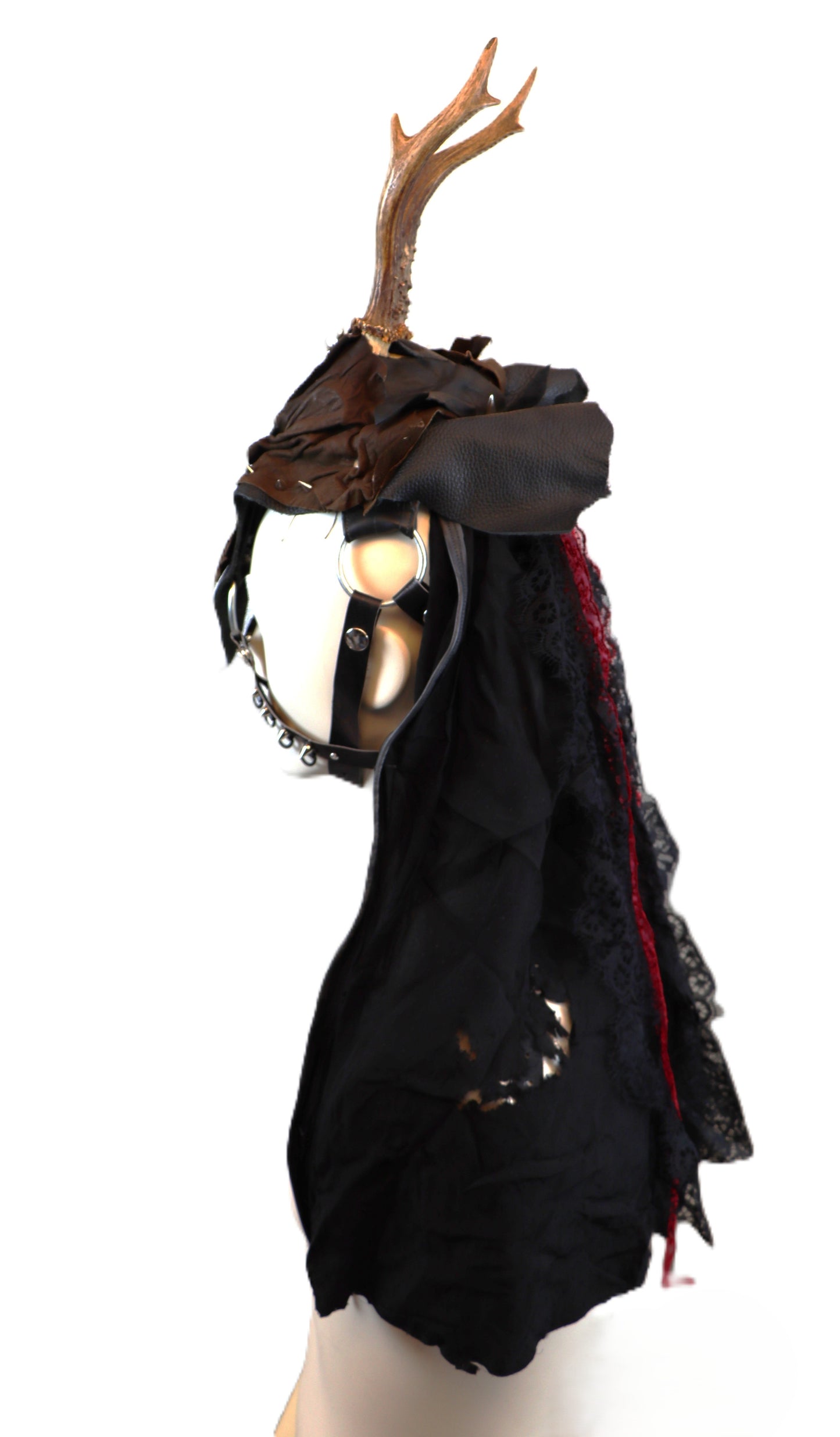 Kopfschmuck mit Geweih