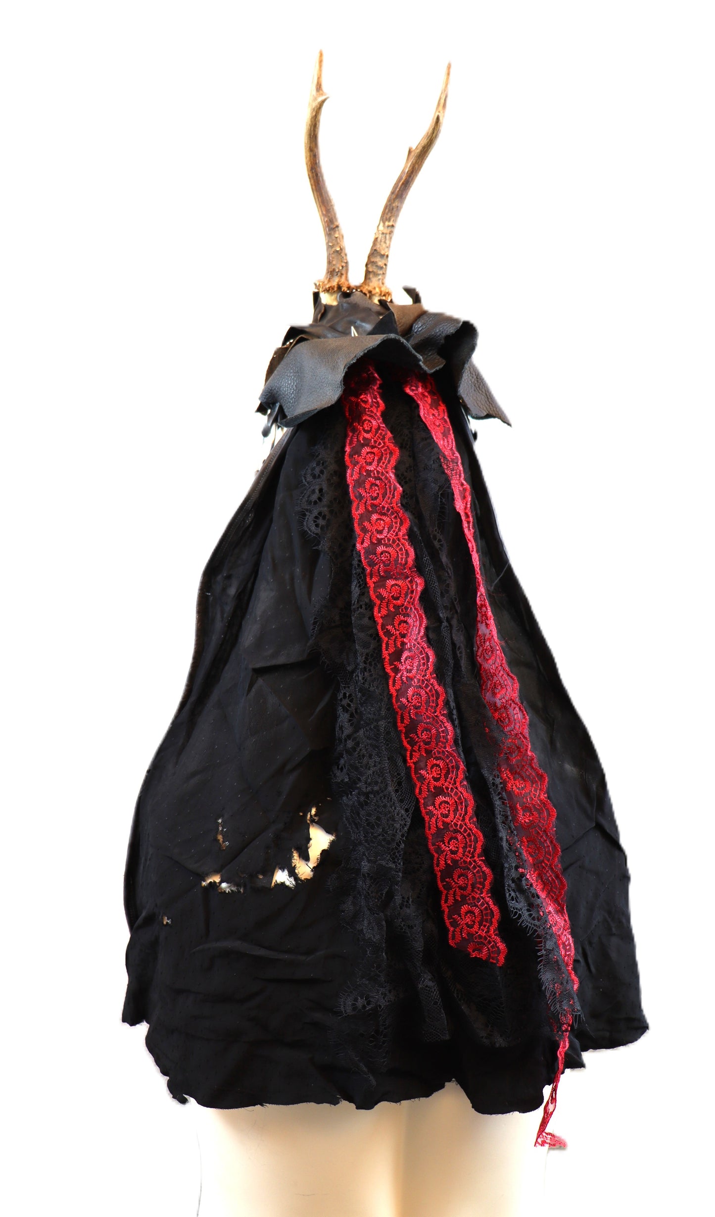 Kopfschmuck mit Geweih