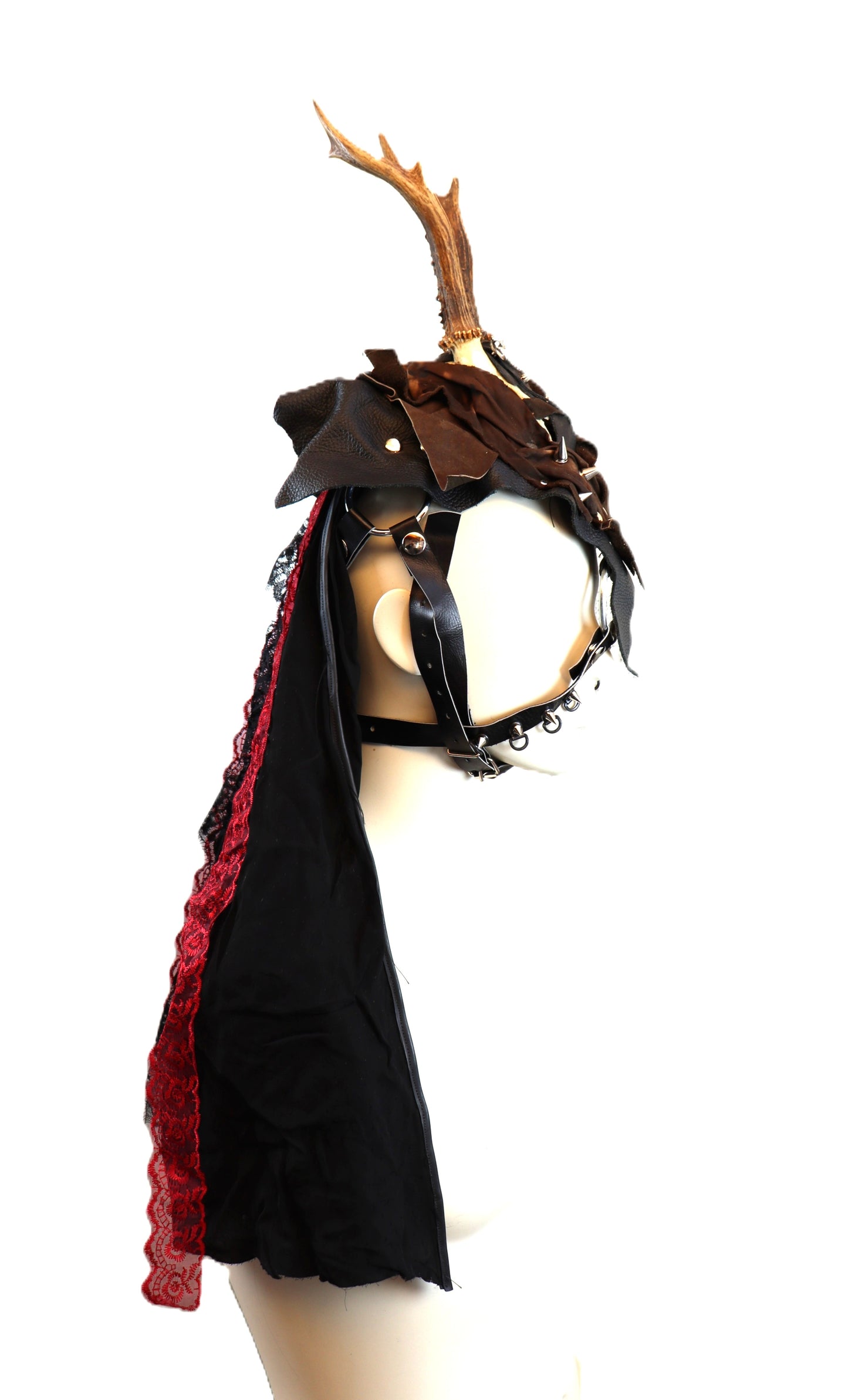 Kopfschmuck mit Geweih