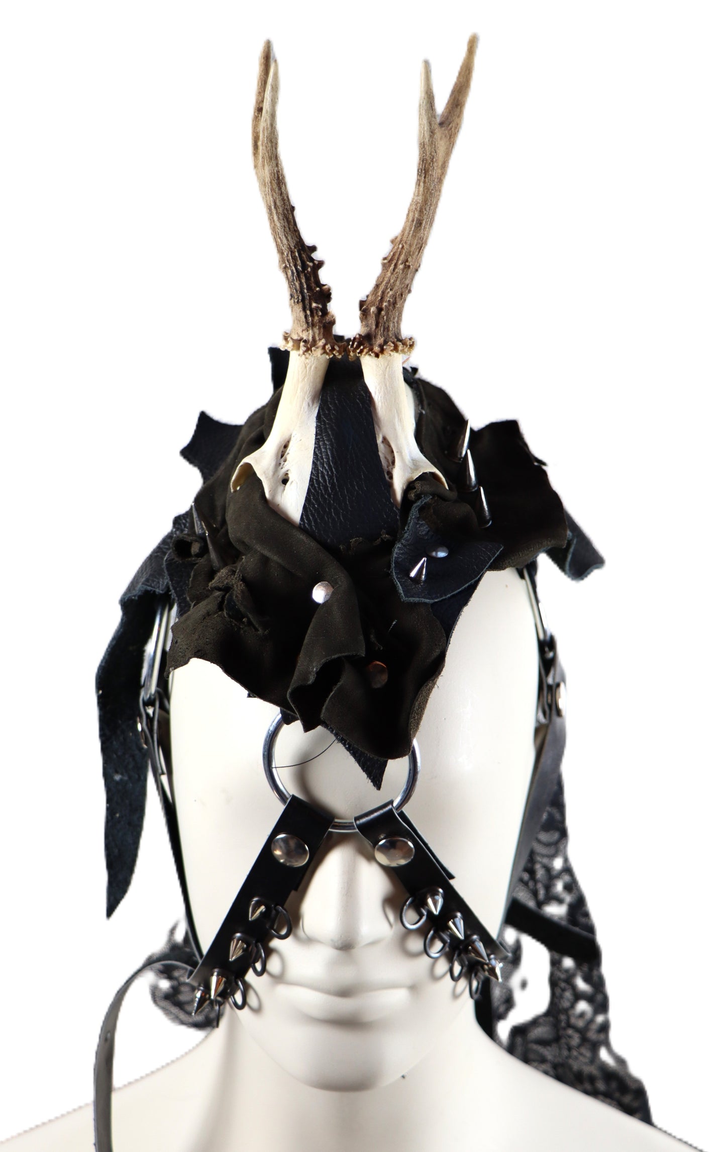 Kopfschmuck mit Rehschädel