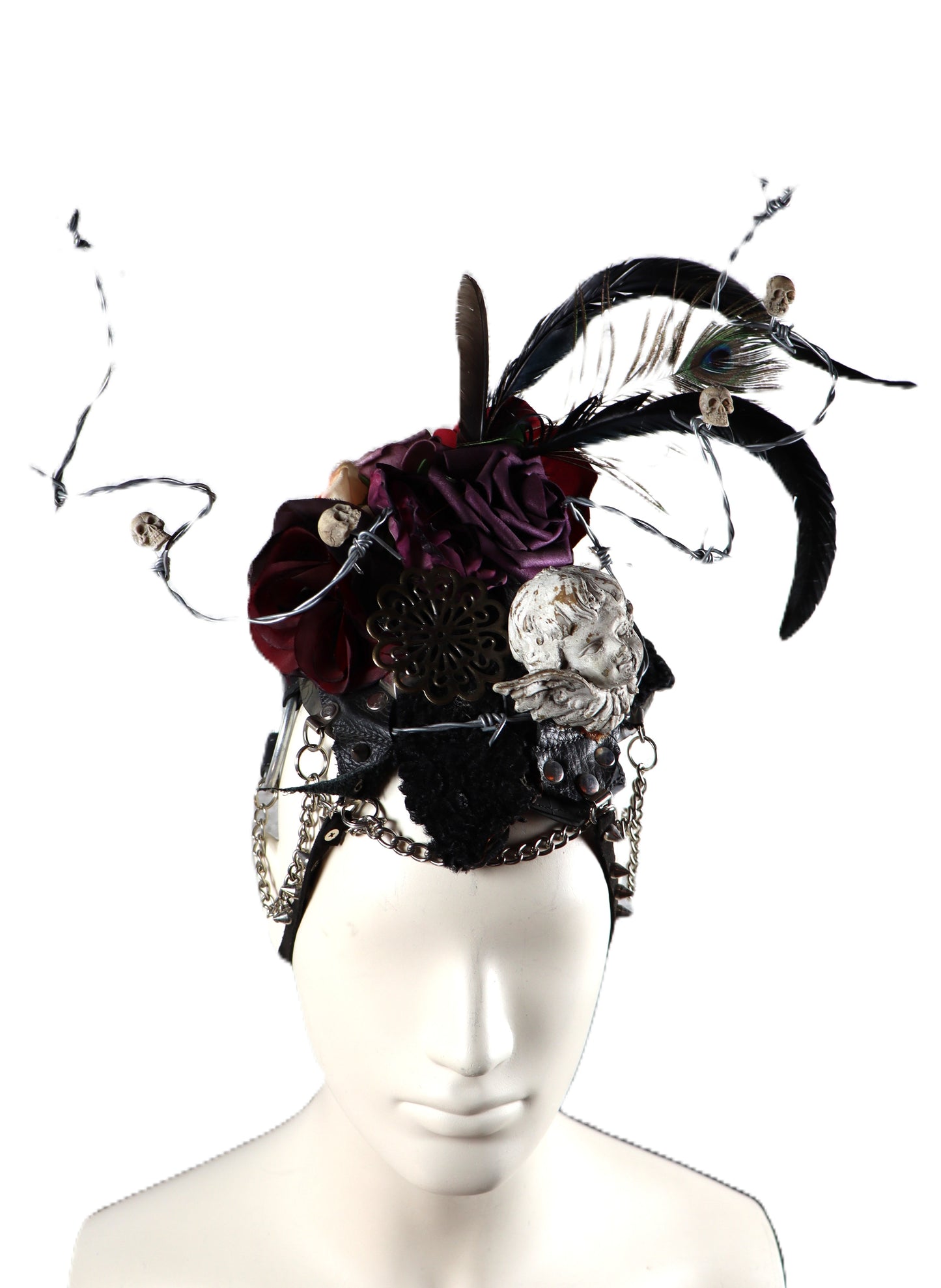 Kopfschmuck mit Stacheldraht und Engel