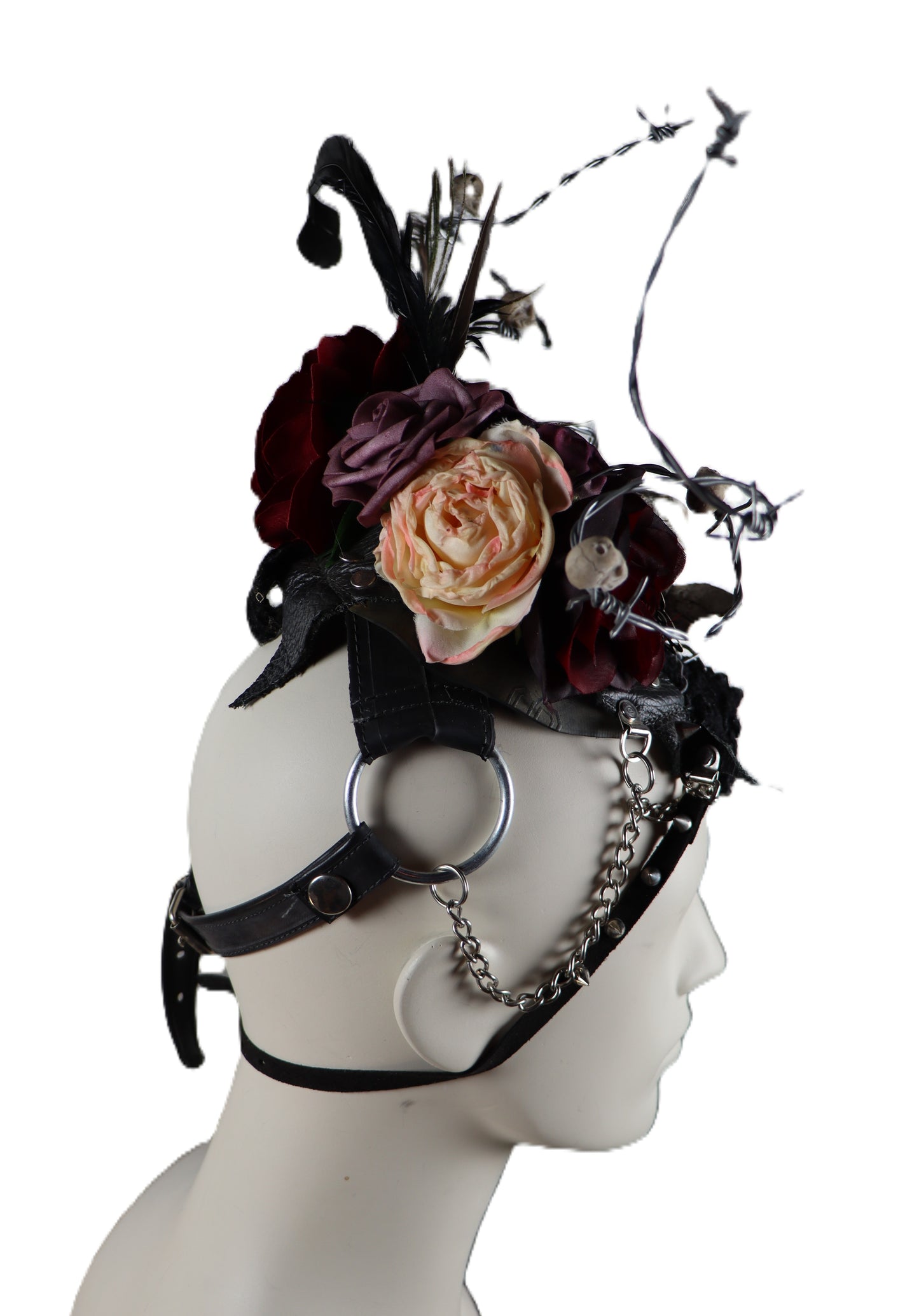 Kopfschmuck mit Stacheldraht und Engel