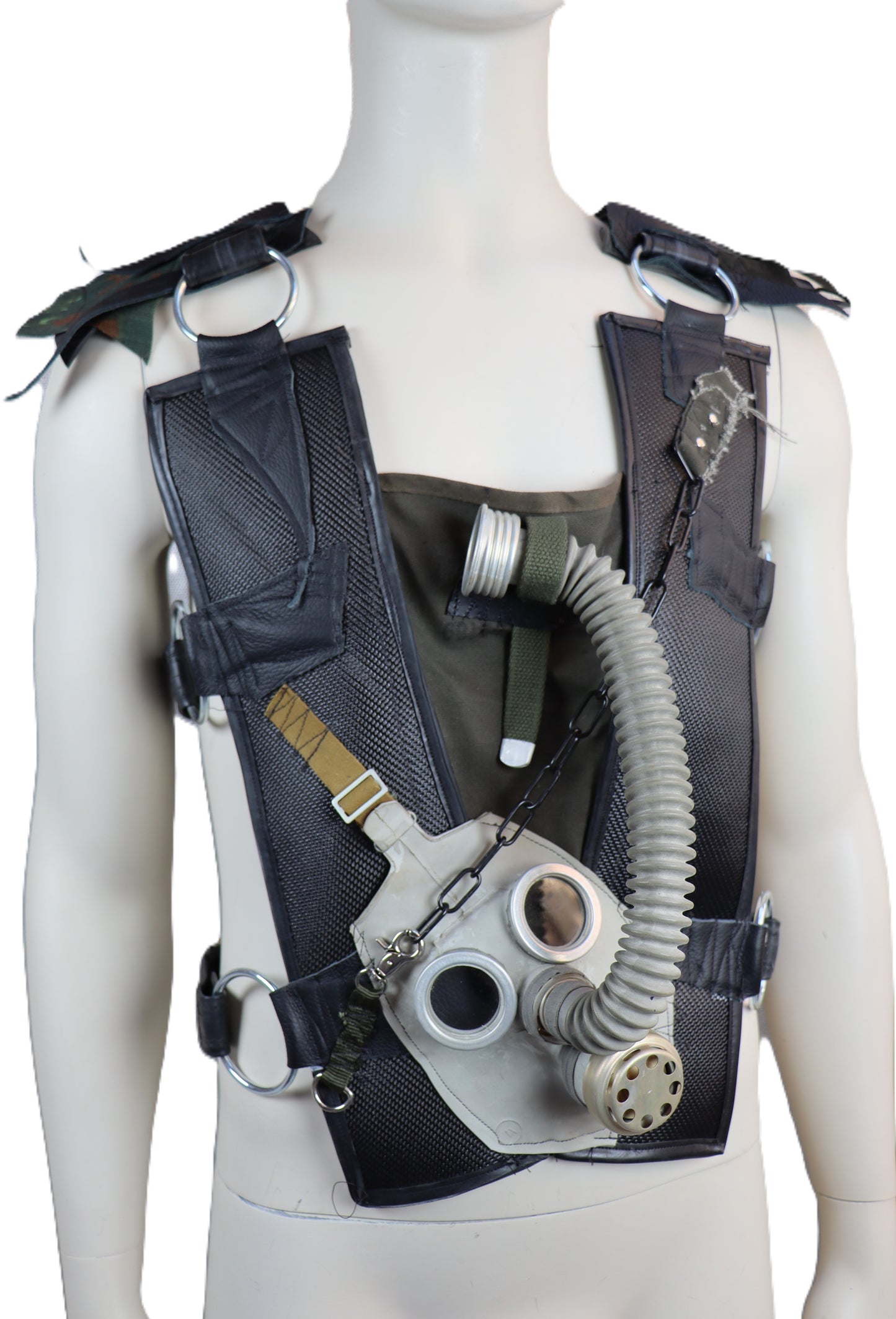 Harnisch mit Gasmaske
