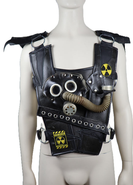 Harnisch mit Gasmaske